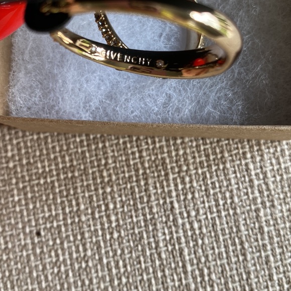 GIVRNCHY EARRING - Picture 3 of 3